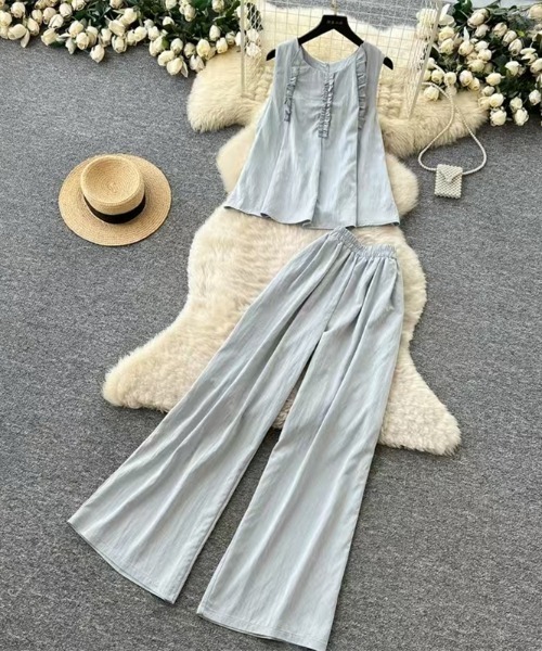 AMAJI(アマジ)の「フリルデザインセットアップ(ノースリーブトップス×ワイドパンツ)(セットアップ・レディース・ホワイト/ライトブルー/ベージュ/ネイビー・FREE)」の7枚目の写真