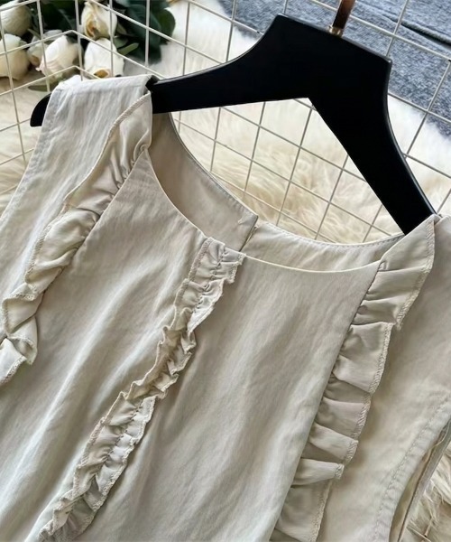 AMAJI(アマジ)の「フリルデザインセットアップ(ノースリーブトップス×ワイドパンツ)(セットアップ・レディース・ホワイト/ライトブルー/ベージュ/ネイビー・FREE)」の11枚目の写真