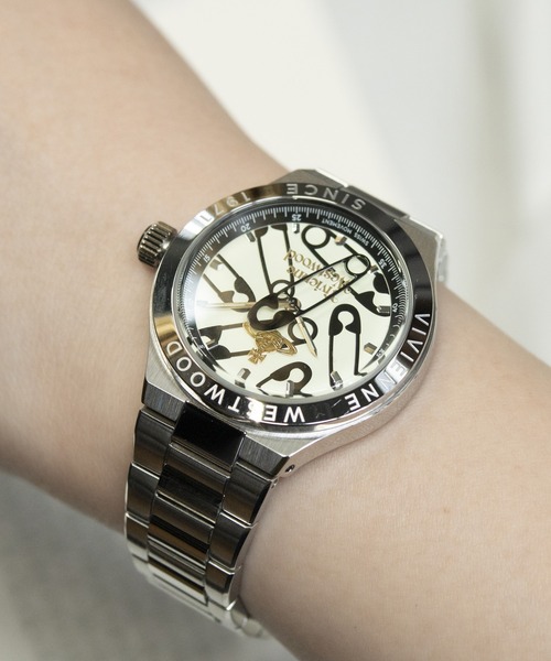 Vivienne Westwood(ヴィヴィアンウエストウッド)の「「Vivienne Westwood/ヴィヴィアン・ウエストウッド」バーウィック - ライトグリーン ダイヤル & シルバー ブレスレット(アナログ腕時計・レディース・シルバー系・37mm)」の2枚目の写真