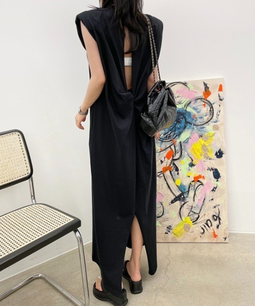 FAVORITO（ファヴォリート）の「バックツイストワンピース（ワンピース・レディース・ベージュ/グレー/ブラック・F）」の2枚目の写真
