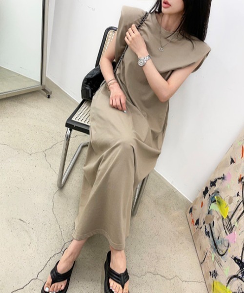 FAVORITO（ファヴォリート）の「バックツイストワンピース（ワンピース・レディース・ベージュ/グレー/ブラック・F）」の21枚目の写真