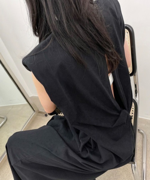 FAVORITO（ファヴォリート）の「バックツイストワンピース（ワンピース・レディース・ベージュ/グレー/ブラック・F）」の22枚目の写真