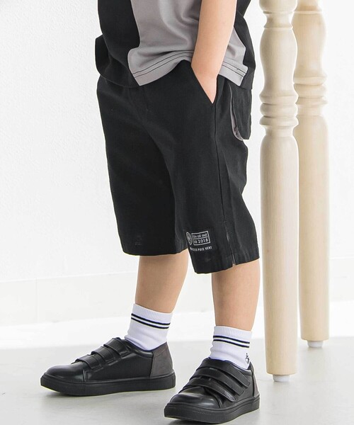 BeBe Petits Pois Vert(ベベプチポワヴェール)の「マチ配色ショートパンツ(その他パンツ・キッズ・ブラック/ベージュ・120cm/130cm/150cm/140cm/110cm/160cm)」の2枚目の写真
