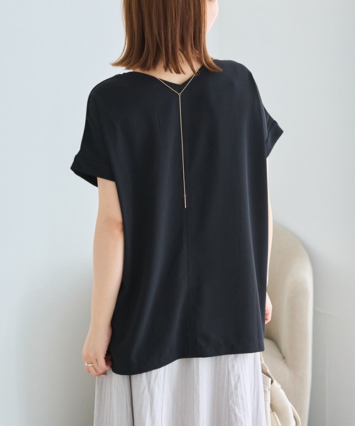 LAVEANGE(ラビアンジェ)の「3WAYチェーン付き異素材プルオーバー(Tシャツ/カットソー・レディース・ブラック/アイボリー・4L/5L/M/LL/3L)」の2枚目の写真