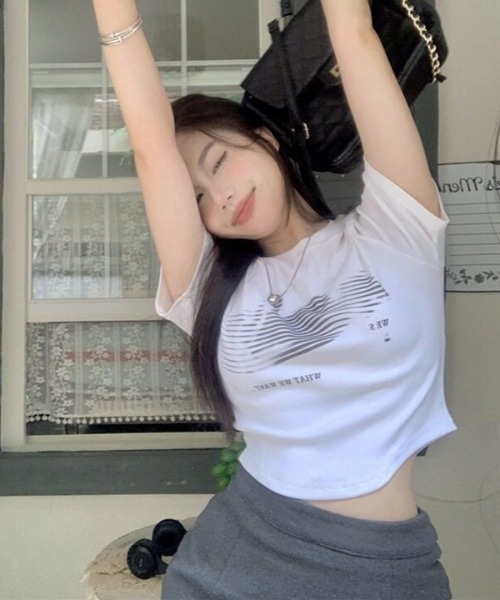 lilful(リルフル)の「【26年春夏新作】フロントデザインクロップド半袖Tシャツ(Tシャツ/カットソー・レディース・ピンク/ホワイト・M/S)」の17枚目の写真