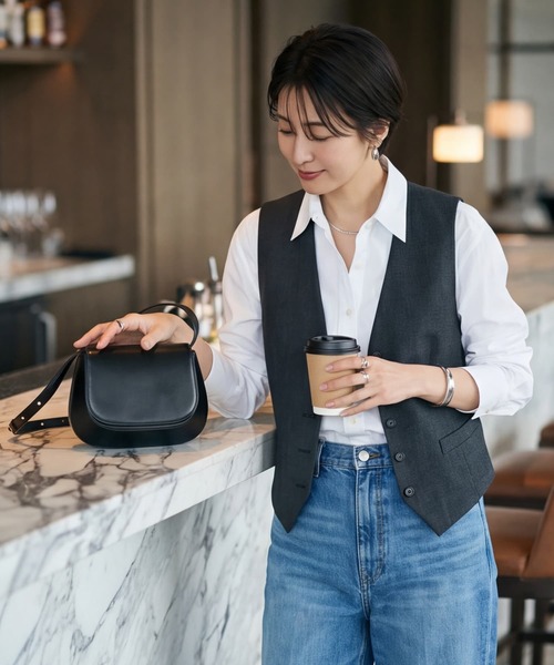 STYLE DELI(スタイルデリ)の「【DELI by】ラウンドフラップレザーミニショルダーバッグ(ショルダーバッグ・レディース・ブラウン/ホワイト/ブラック・FREE)」の3枚目の写真