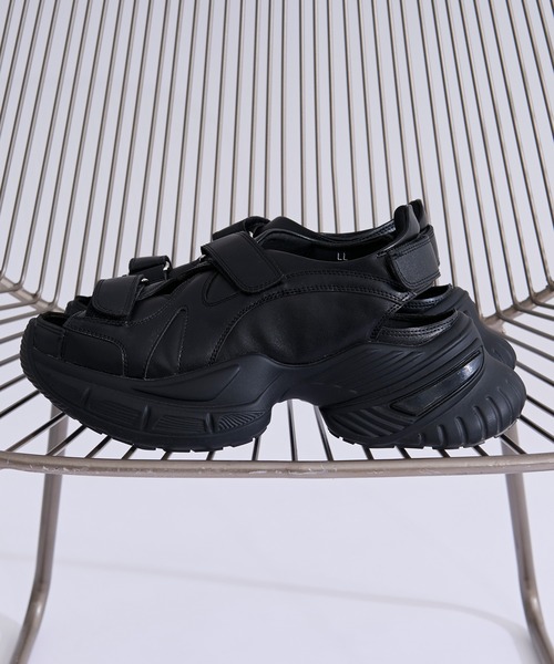 Ellno Loset(エルノロゼット)の「ダブルベルトボリュームソールサンダル(サンダル・メンズ・ブラック・X-LARGE/LARGE/MEDIUM/SMALL/X-SMALL)」の1枚目の写真