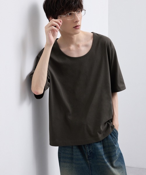 EMMA CLOTHES(エマクローズ)の「コンフォート Uネック 半袖Tシャツ(Tシャツ/カットソー・メンズ・スミクロ/オフホワイト/ブラウン/ブルーグレー・S/M/L)」の2枚目の写真