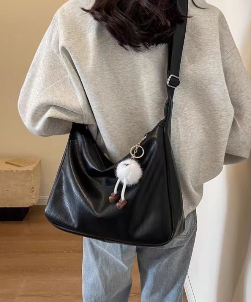 HAILY(ヘイリー)の「ソフトフェイクレザーショルダーバッグ(ショルダーバッグ・レディース・ダークブラウン/ブラック・FREE)」の6枚目の写真