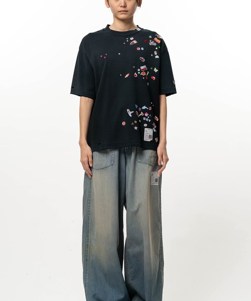 Maison MIHARA YASUHIRO(メゾンミハラヤスヒロ)の「Kids Sticker Printed T-shirt(Tシャツ/カットソー・レディース・ブラック/ホワイト・38/40/36)」の2枚目の写真