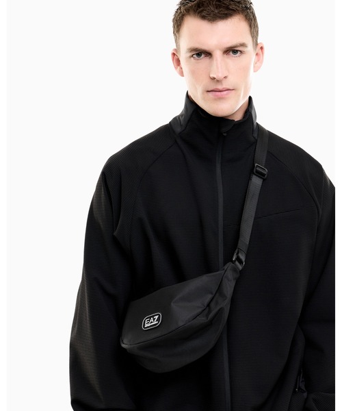 EMPORIO ARMANI EA7（エンポリオアルマーニイーエーセブン）の「<オンライン限定>【エンポリオ アルマーニ EA7】ストラップ付き 三日月型 スリングバッグ（ショルダーバッグ・メンズ・ブラック・FREE）」の3枚目の写真