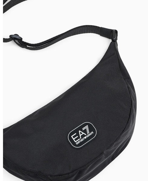 EMPORIO ARMANI EA7（エンポリオアルマーニイーエーセブン）の「<オンライン限定>【エンポリオ アルマーニ EA7】ストラップ付き 三日月型 スリングバッグ（ショルダーバッグ・メンズ・ブラック・FREE）」の6枚目の写真
