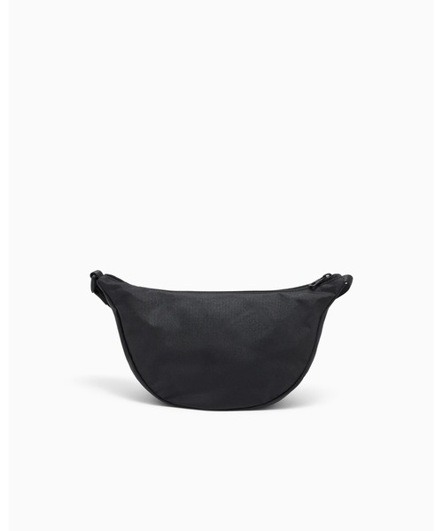 EMPORIO ARMANI EA7（エンポリオアルマーニイーエーセブン）の「<オンライン限定>【エンポリオ アルマーニ EA7】ストラップ付き 三日月型 スリングバッグ（ショルダーバッグ・メンズ・ブラック・FREE）」の5枚目の写真