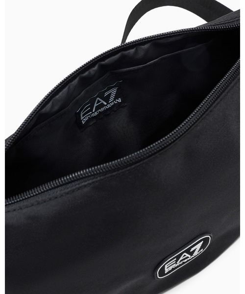 EMPORIO ARMANI EA7（エンポリオアルマーニイーエーセブン）の「<オンライン限定>【エンポリオ アルマーニ EA7】ストラップ付き 三日月型 スリングバッグ（ショルダーバッグ・メンズ・ブラック・FREE）」の7枚目の写真
