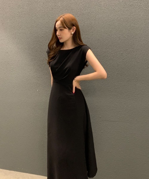 Aelina(エリナ)の「ノースリーブワンピース(ワンピース・レディース・ブルー/ベージュ/ブラック・FREE)」の2枚目の写真