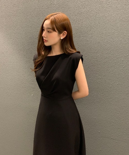 Aelina(エリナ)の「ノースリーブワンピース(ワンピース・レディース・ブルー/ベージュ/ブラック・FREE)」の4枚目の写真