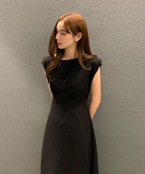 Aelina(エリナ)の「ノースリーブワンピース(ワンピース・レディース・ブルー/ベージュ/ブラック・FREE)」の5枚目の写真