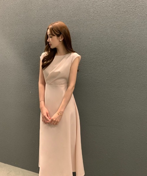 Aelina(エリナ)の「ノースリーブワンピース(ワンピース・レディース・ブルー/ベージュ/ブラック・FREE)」の8枚目の写真