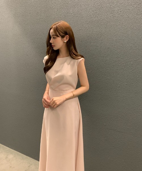 Aelina(エリナ)の「ノースリーブワンピース(ワンピース・レディース・ブルー/ベージュ/ブラック・FREE)」の16枚目の写真