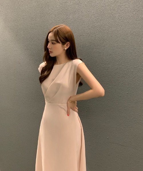 Aelina(エリナ)の「ノースリーブワンピース(ワンピース・レディース・ブルー/ベージュ/ブラック・FREE)」の17枚目の写真