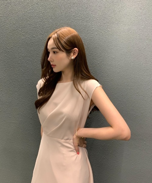 Aelina(エリナ)の「ノースリーブワンピース(ワンピース・レディース・ブルー/ベージュ/ブラック・FREE)」の19枚目の写真