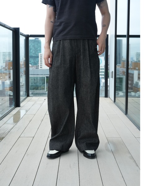 CONZ(コンズ)の「curve leg trousers pique denim(デニムパンツ・メンズ・ストライプ・2/1/4/3)」の3枚目の写真