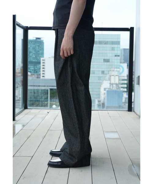 CONZ(コンズ)の「curve leg trousers pique denim(デニムパンツ・メンズ・ストライプ・2/1/4/3)」の4枚目の写真