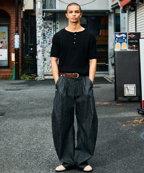 CONZ(コンズ)の「curve leg trousers pique denim(デニムパンツ・メンズ・ストライプ・2/1/4/3)」の6枚目の写真