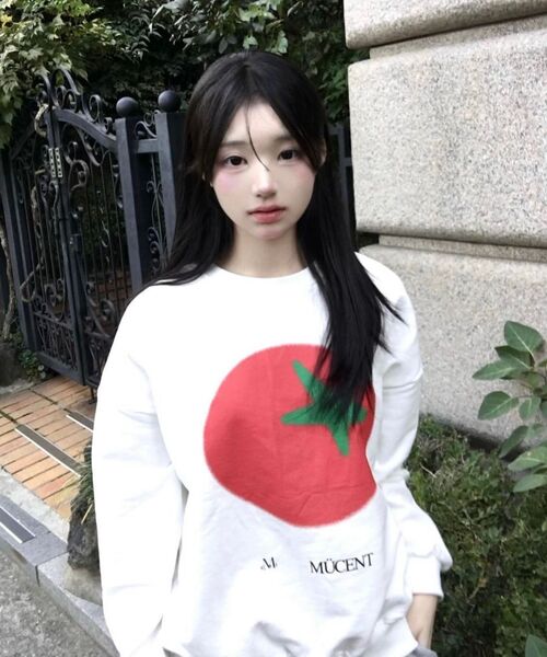 MUCENT（ムセント）の「トマトプリントシグネチャースウェット男女共用（3カラー）（スウェット・レディース・グレー/ピンク/アイボリー・S/L）」の6枚目の写真
