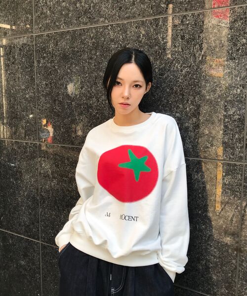 MUCENT（ムセント）の「トマトプリントシグネチャースウェット男女共用（3カラー）（スウェット・レディース・グレー/ピンク/アイボリー・S/L）」の4枚目の写真