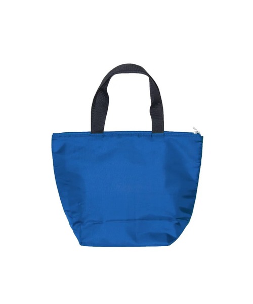 ATHLETA（アスレタ）の「≪athleta≫夏のランチもレジャーもこれひとつ！大きなロゴが目を引くMサイズ。お弁当やドリンク、軽食をまとめて持ち運びやすいマチ付き設計で冷気を逃がしにくく、しっかり入る保冷トートバッグMサイズ（トートバッグ・レディース・イエロー/ブルー/ブラック・M）」の19枚目の写真