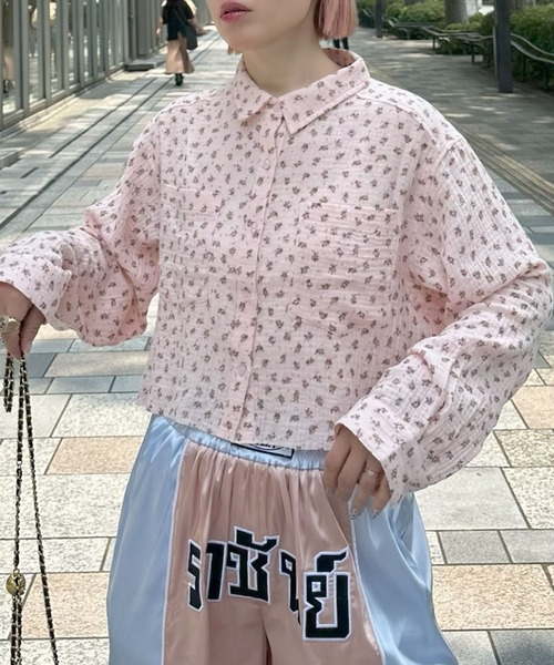 Alley Tokyo（アリートーキョー）の「ガーゼ花柄シャツ（シャツ/ブラウス・レディース・オフホワイト/ピンク・FREE）」の3枚目の写真