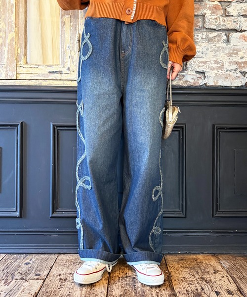 DOUBLE NAME(ダブルネーム)の「うねうねフリンジ ウエスト調節デニムワイドパンツ(デニムパンツ・レディース・インディゴブルー/ネイビー・FREE)」の10枚目の写真