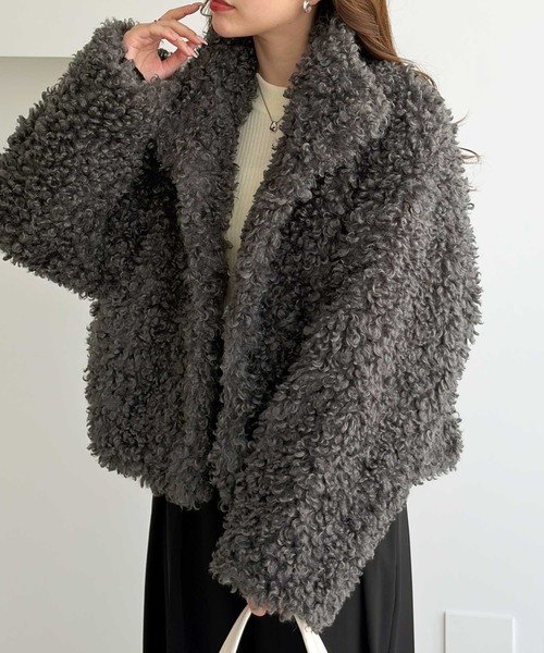 GeeRA(ジーラ)の「プードルファーブルゾン(ブルゾン・レディース・ベージュ/アイボリー/チャコール・LARGE/MEDIUM)」の2枚目の写真