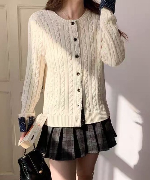 Achic(アシック)の「ドット切替ケーブルニットカーディガン(ニット/セーター・レディース・グレー/ホワイト/ダークグレー/レッド・M)」の8枚目の写真
