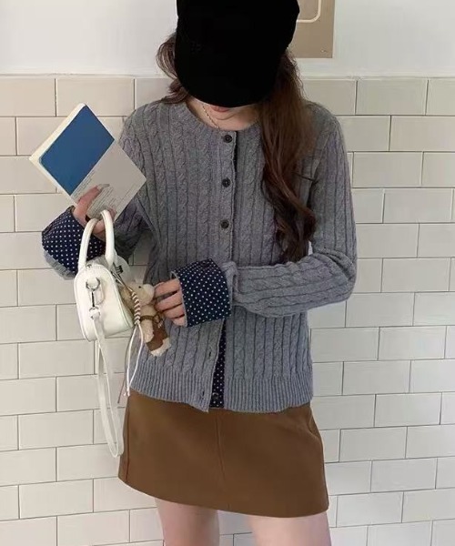 Achic(アシック)の「ドット切替ケーブルニットカーディガン(ニット/セーター・レディース・グレー/ホワイト/ダークグレー/レッド・M)」の21枚目の写真
