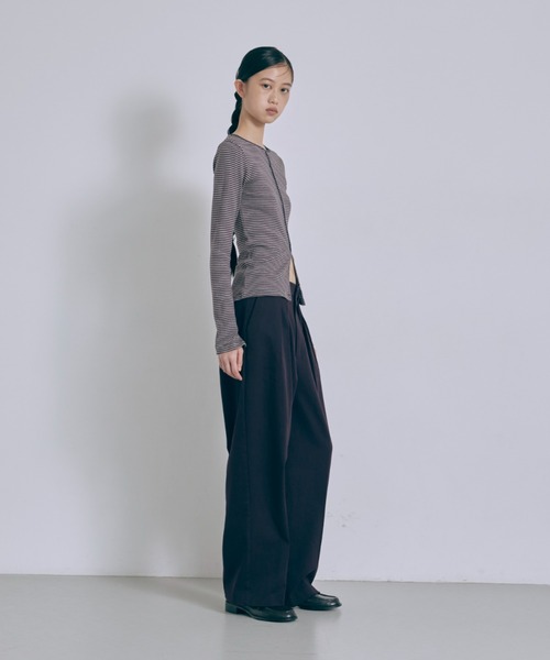 EN NEUME(エンノイム)の「Wide Tuck Pants(その他パンツ・レディース・サックスブルー/ベージュ/パープル・0/1)」の9枚目の写真