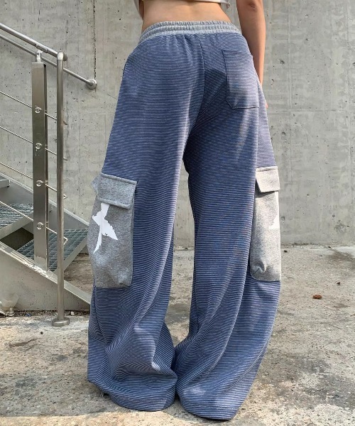AsRiRe（アスリレイ）の「26aw 【ユニセックス】スターロゴプリント配色ポケットボーダーワイドスウェットパンツ（スウェットパンツ・レディース・ブラック/ブルー・M）」の7枚目の写真