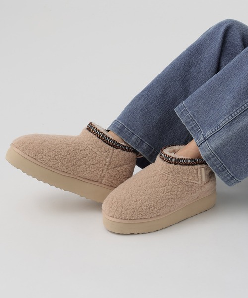 BAYFLOW（ベイフロー）の「フェイクムートンブーツ（ブーツ・レディース・ライトベージュ/ブラック/キャメル・MEDIUM/LARGE）」の3枚目の写真