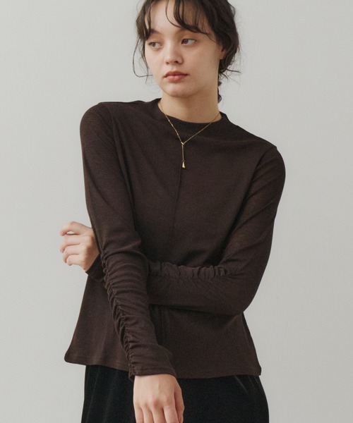 OLUN(オルン)の「mock neck sheer top/モックネックシアートップス(Tシャツ/カットソー・レディース・テラコッタ/アイボリー/ダークブラウン/グリーン/モカ・FREE)」の2枚目の写真