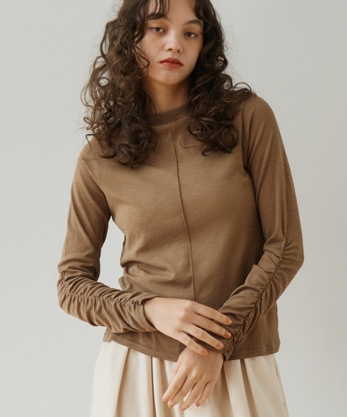 OLUN(オルン)の「mock neck sheer top/モックネックシアートップス(Tシャツ/カットソー・レディース・テラコッタ/アイボリー/ダークブラウン/グリーン/モカ・FREE)」の3枚目の写真
