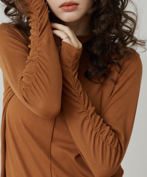 OLUN(オルン)の「mock neck sheer top/モックネックシアートップス(Tシャツ/カットソー・レディース・テラコッタ/アイボリー/ダークブラウン/グリーン/モカ・FREE)」の10枚目の写真