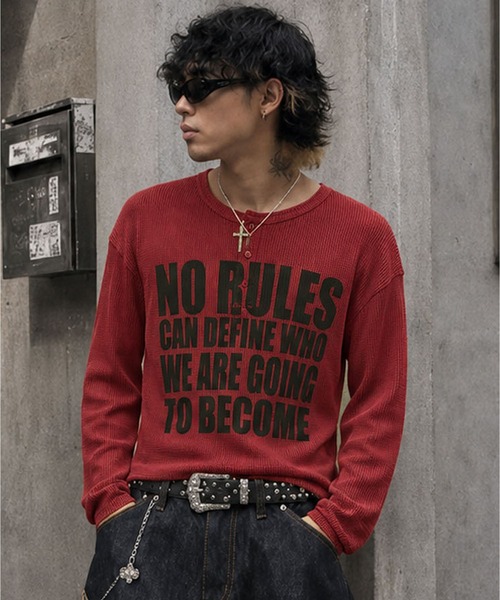 SPINNS(スピンズ)の「短丈ワッフルヘンリーネック長袖Tシャツ/サーマル/メッセージロゴ(Tシャツ/カットソー・メンズ・ワイン/カモフラージュ/アイボリー/ブラック系その他・ONESIZE)」の3枚目の写真