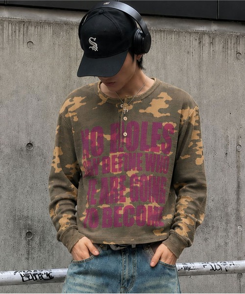 SPINNS(スピンズ)の「短丈ワッフルヘンリーネック長袖Tシャツ/サーマル/メッセージロゴ(Tシャツ/カットソー・メンズ・ワイン/カモフラージュ/アイボリー/ブラック系その他・ONESIZE)」の4枚目の写真
