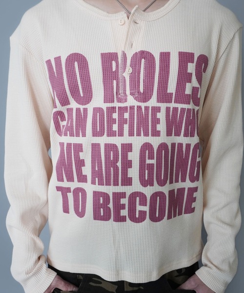 SPINNS(スピンズ)の「短丈ワッフルヘンリーネック長袖Tシャツ/サーマル/メッセージロゴ(Tシャツ/カットソー・メンズ・ワイン/カモフラージュ/アイボリー/ブラック系その他・ONESIZE)」の6枚目の写真