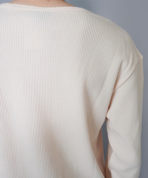 SPINNS(スピンズ)の「短丈ワッフルヘンリーネック長袖Tシャツ/サーマル/メッセージロゴ(Tシャツ/カットソー・メンズ・ワイン/カモフラージュ/アイボリー/ブラック系その他・ONESIZE)」の8枚目の写真