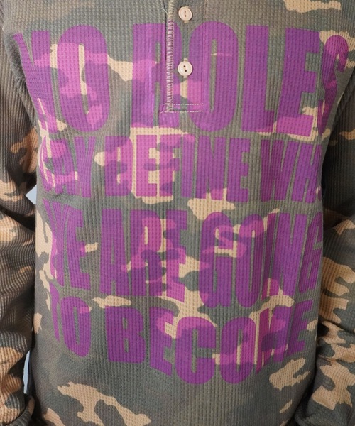 SPINNS(スピンズ)の「短丈ワッフルヘンリーネック長袖Tシャツ/サーマル/メッセージロゴ(Tシャツ/カットソー・メンズ・ワイン/カモフラージュ/アイボリー/ブラック系その他・ONESIZE)」の13枚目の写真