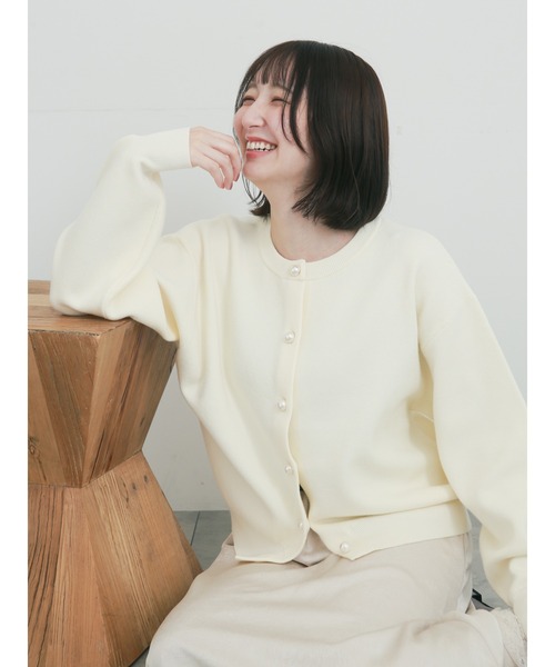 Te chichi（テチチ）の「【WEB限定】パール釦カーディガン（カーディガン/ボレロ・レディース・ブラック/キャメル/オフホワイト/ブルー/レッド・F）」の7枚目の写真