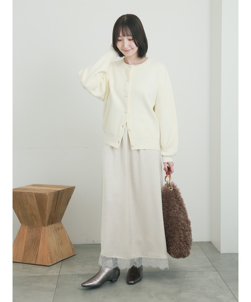 Te chichi（テチチ）の「【WEB限定】パール釦カーディガン（カーディガン/ボレロ・レディース・ブラック/キャメル/オフホワイト/ブルー/レッド・F）」の8枚目の写真