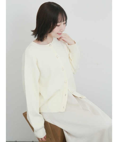 Te chichi（テチチ）の「【WEB限定】パール釦カーディガン（カーディガン/ボレロ・レディース・ブラック/キャメル/オフホワイト/ブルー/レッド・F）」の11枚目の写真